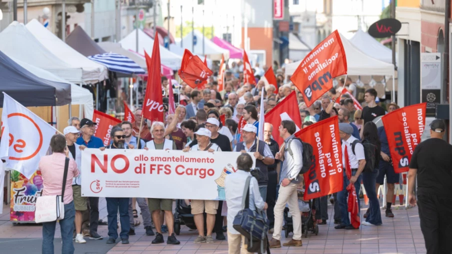Manifestation à Chiasso contre le démantèlement de CFF Cargo au Tessin