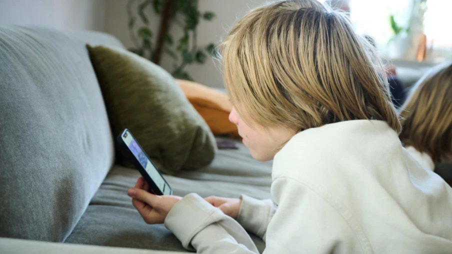 Royaume-Uni : interdiction des réseaux sociaux pour les moins de 16 ans