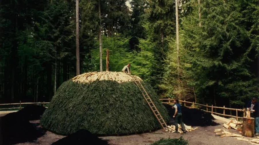 Forêts-Sarine fête ses 10 ans autour d'une meule à charbon