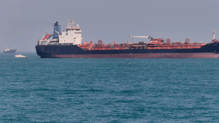 Pétroliers iraniens franchissent le blocus US : 3,8 M barils