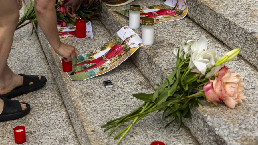 Rassemblement à Lausanne pour Michael : hommage et appels à la justice après la mort d’un Nigérian lors d’une interpellation policière Rassemblement à Lausanne pour Michael : hommage et appels à la justice après la mort d’un Nigérian lors d’une interpellation policière