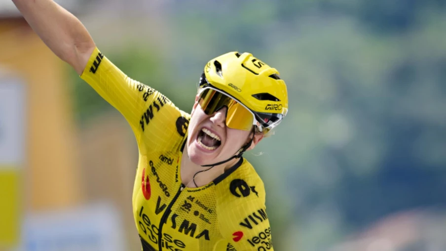 Femke De Vries remporte la première étape du Tour de Suisse 2026