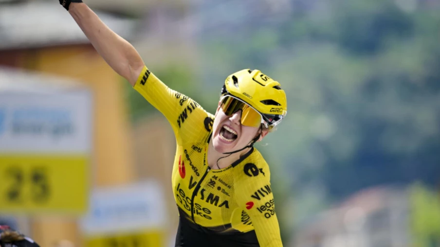 Femke De Vries remporte la 1re étape du Tour de Suisse 2026 à Sondrio