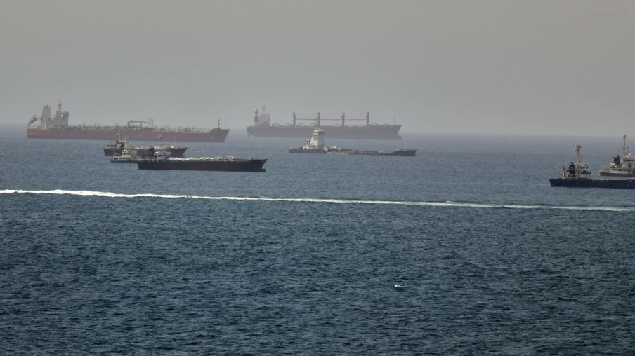 Ormuz : trafic maritime limité avant réouverture, premiers signes