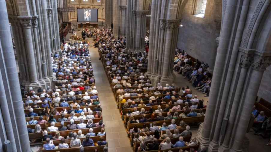 Hommage à Jean Ziegler : cathédrale Saint-Pierre comble à Genève
