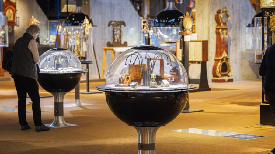 Neuchâtel : des étoiles aux atomes, exposition sur la mesure du temps