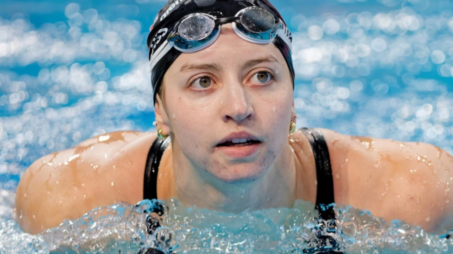 Kate Douglass bat le record du monde du 50 m libre en 23,59