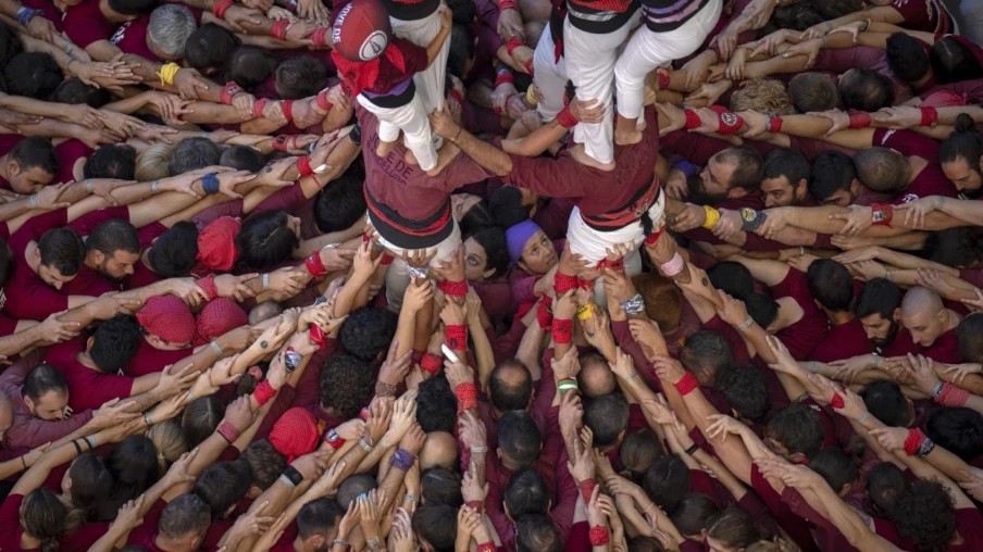 Castellers de Barcelone à Neuchâtel : tours humaines et défilé 27 juin
