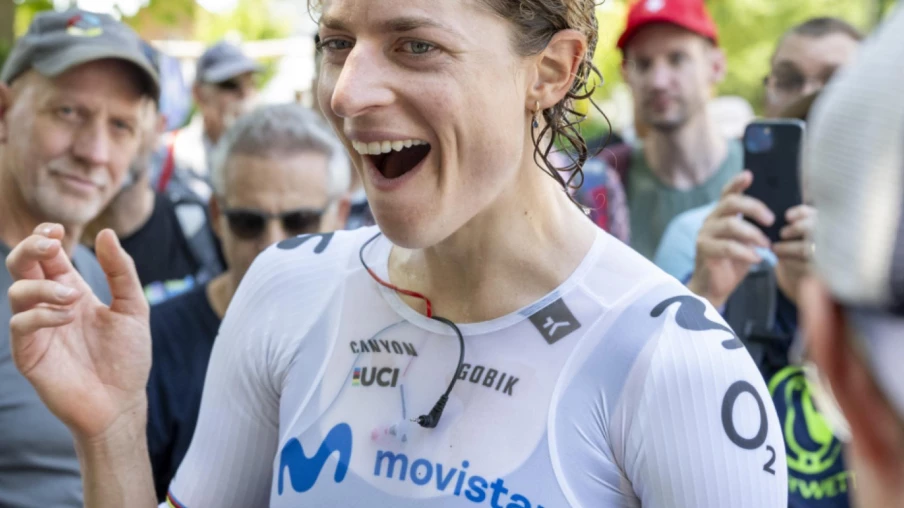 Marlen Reusser prend le maillot jaune