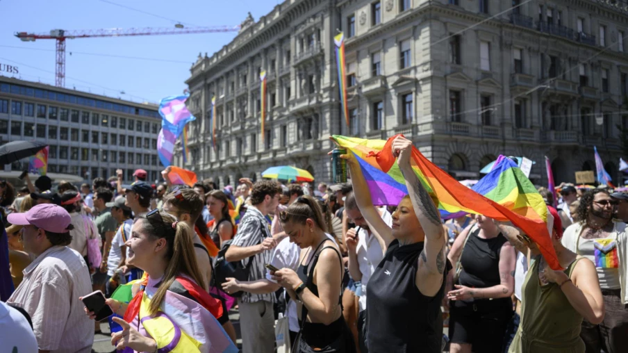 Des dizaines de milliers à la Pride de Zurich pour la jeunesse queer