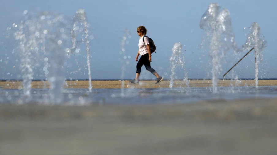Canicule : 35 départements en vigilance rouge, un record en France