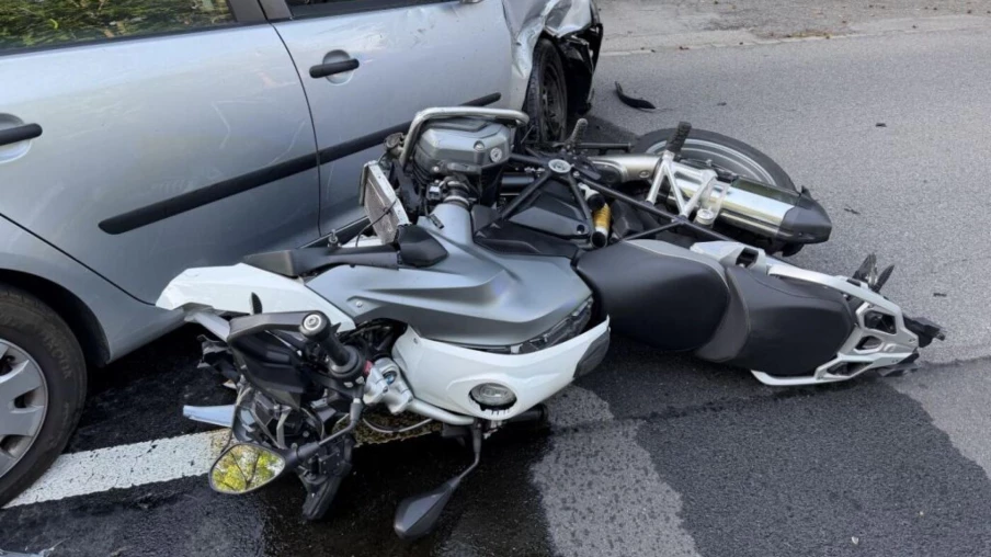 Collision voiture-moto à Gersau (SZ) : deux grièvement blessés