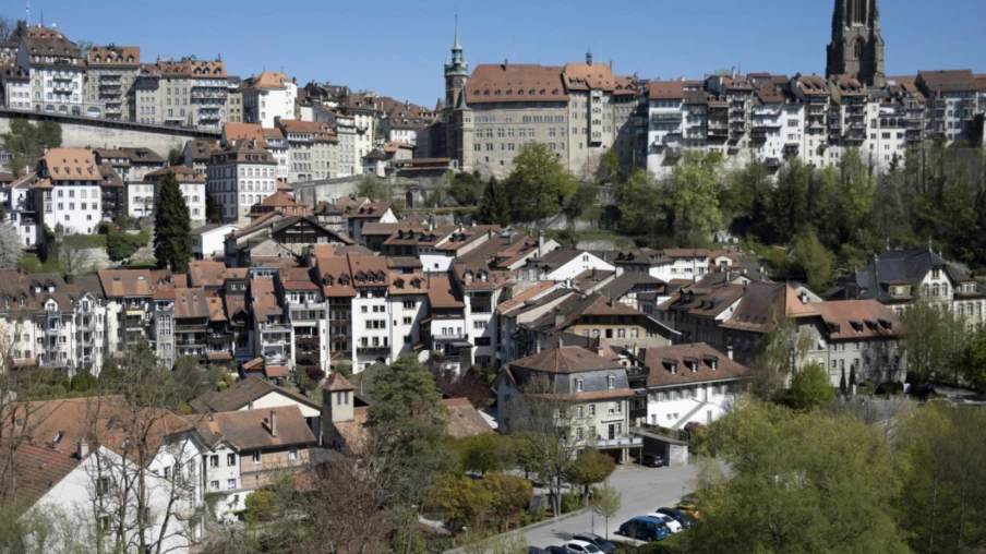 Fribourg : deux places de jeux polluées aux PFAS seront assainies