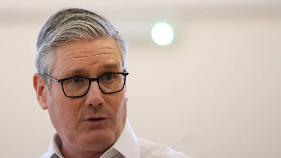 Keir Starmer démissionne, isolé après la victoire d'Andy Burnham