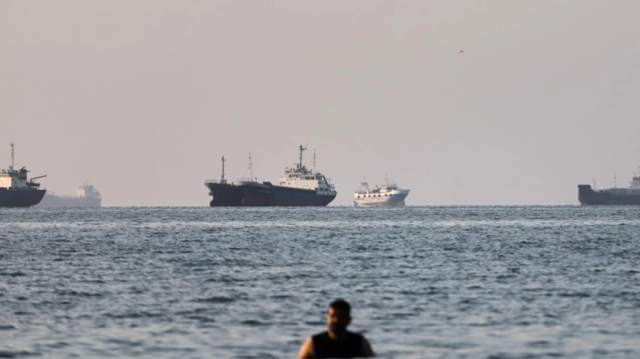 Début de l'évacuation de 11 000 marins bloqués dans le détroit d'Ormuz