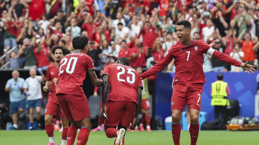 Portugal écrase l'Ouzbékistan 5-0 : Ronaldo marque et bat un record