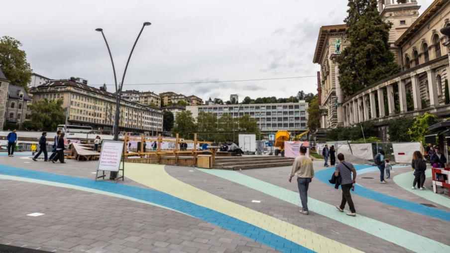 Retour du marché de Lausanne à la Riponne avec dégustations
