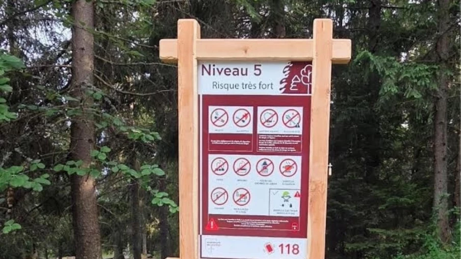 Savièse : panneaux d'information sur le danger d'incendie de forêt