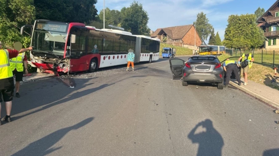 Collision frontale auto-bus TPF à Romont : conductrice blessée