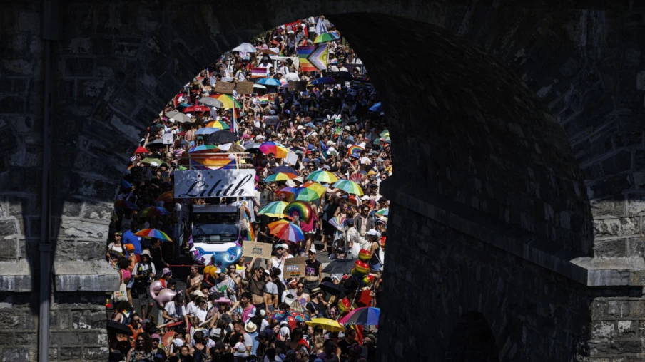 Lausanne : marche des fiertés de la Pride romande attire des milliers