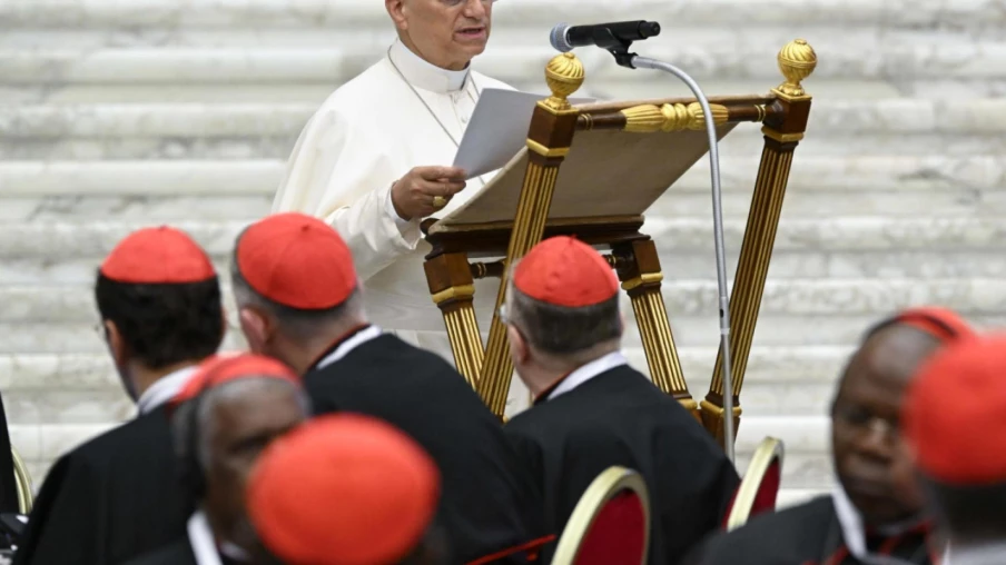 Le pape Léon XIV clôture le consistoire par un appel à la paix