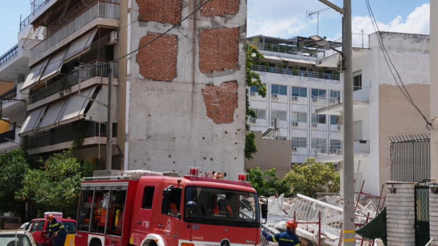 Effondrement d'un immeuble à Athènes : recherches de victimes en cours