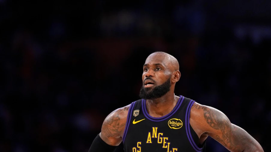 LeBron James poursuivra sa carrière et quitte les Lakers