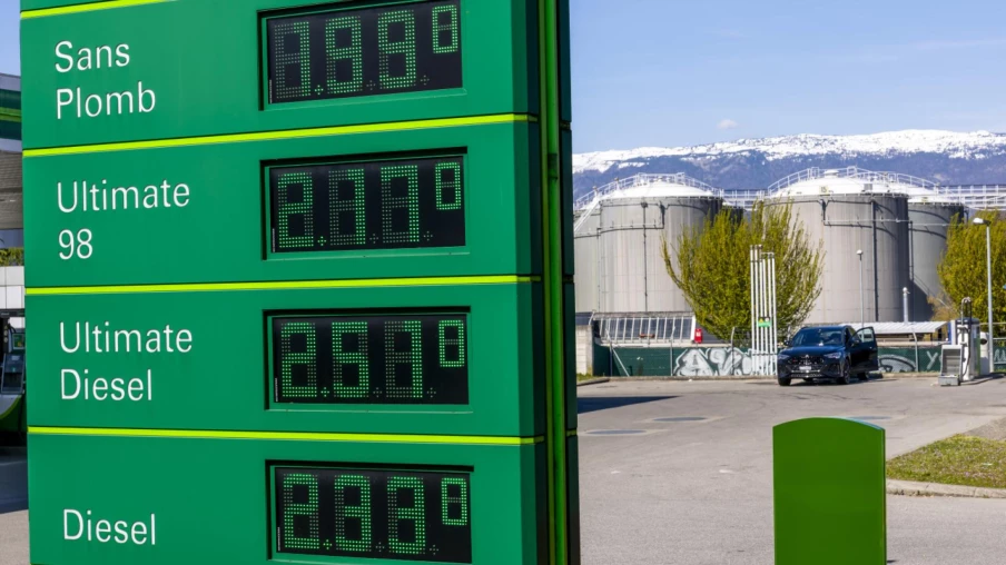 Commerce de détail : hausse en mai portée par les stations-service