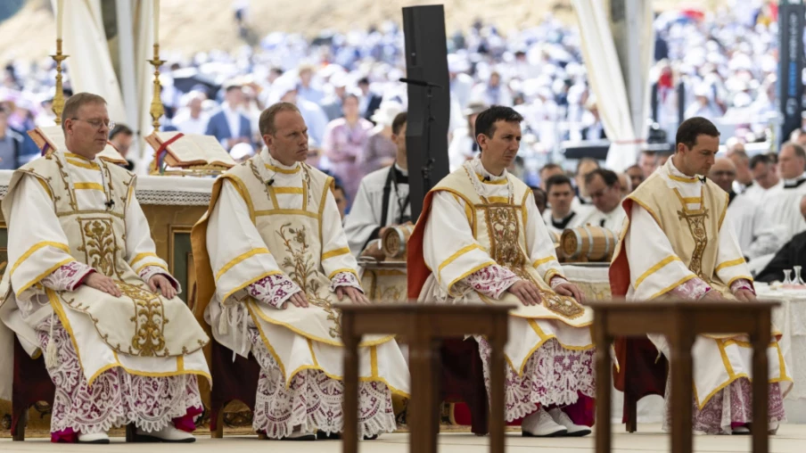 Ecône (VS) : quatre évêques ordonnés sans l'aval du Vatican