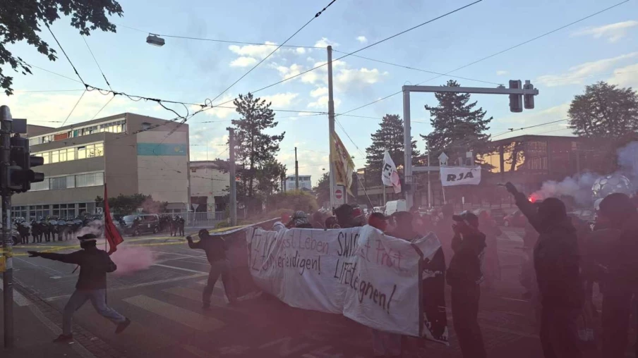Bâle : manifestation de squatteurs à Klybeck dégénère, canons à eau