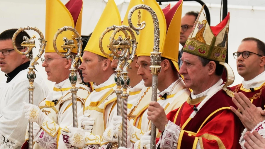 Le Vatican confirme l'excommunication de six évêques de Saint-Pie X