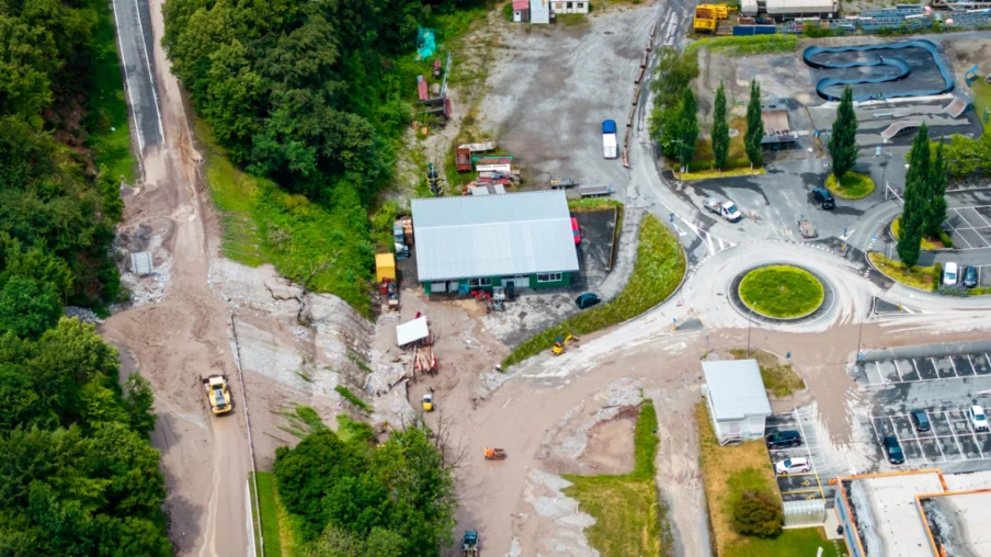 Port-Valais : route cantonale coupée par deux coulées de boue