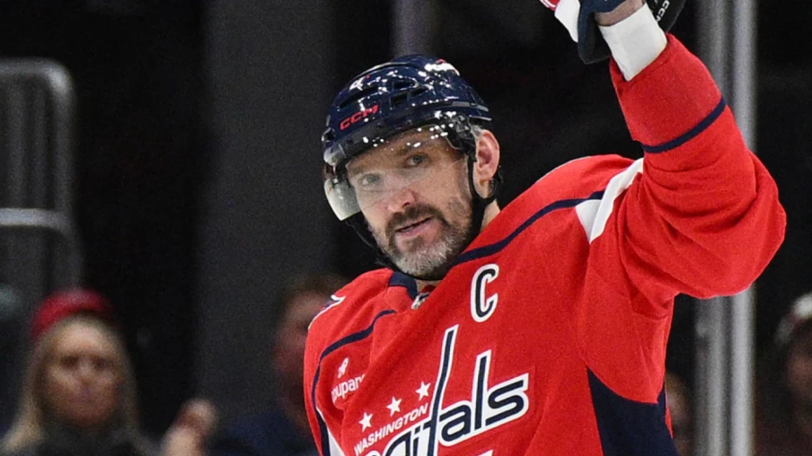 Alex Ovechkin signe pour une 22e saison avec les Capitals (NHL)
