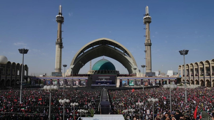 Funérailles de Khamenei à Téhéran : des milliers d'Iraniens présents