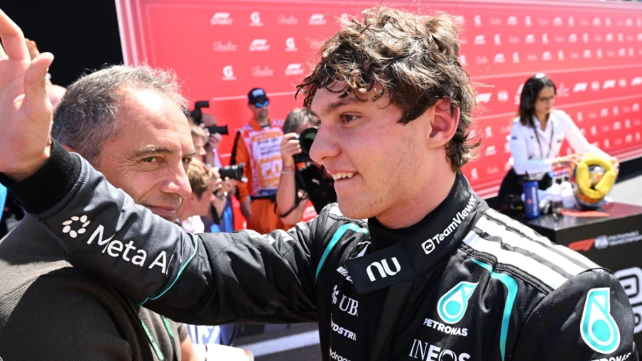 Kimi Antonelli remporte le sprint de Silverstone devant Hamilton
