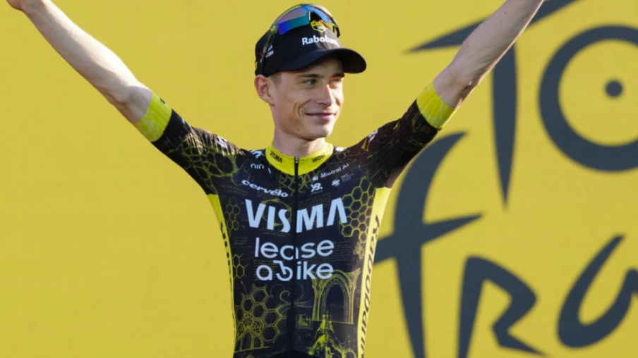 Visma s'impose à Barcelone, Vingegaard endosse le maillot jaune