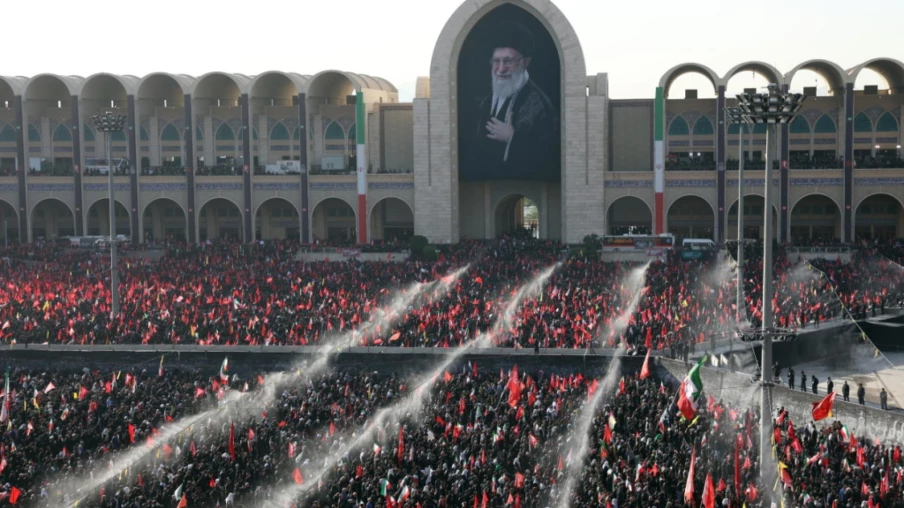 Grande prière à Téhéran pour les funérailles d'Ali Khamenei