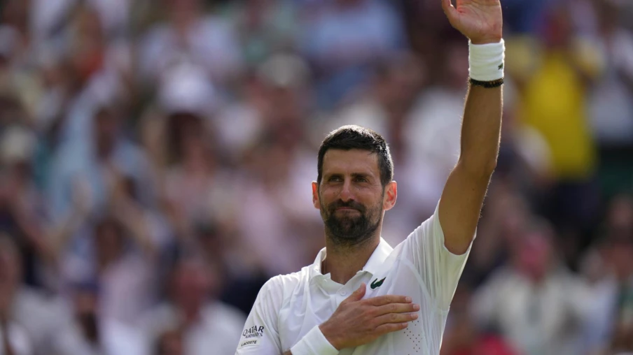 Wimbledon : Djokovic dépasse le record de Federer et atteint les quarts