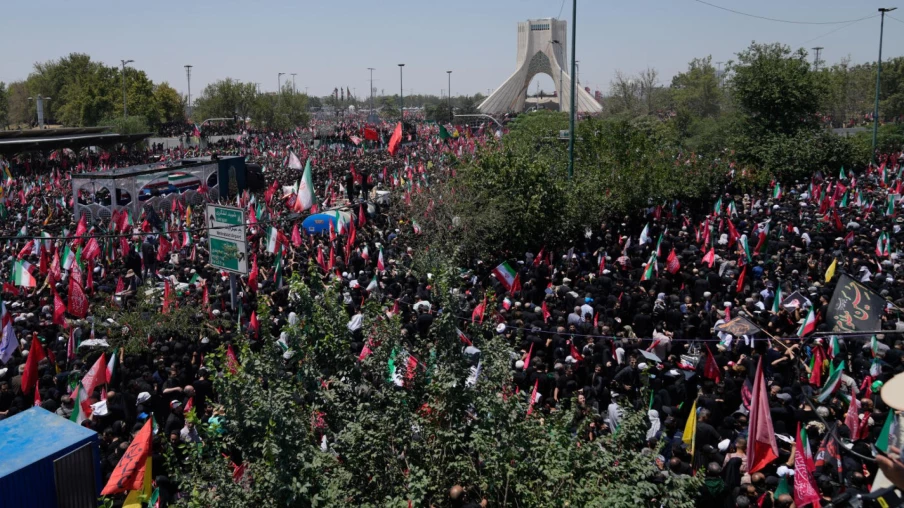 Téhéran : centre bondé pour les funérailles d'Ali Khamenei