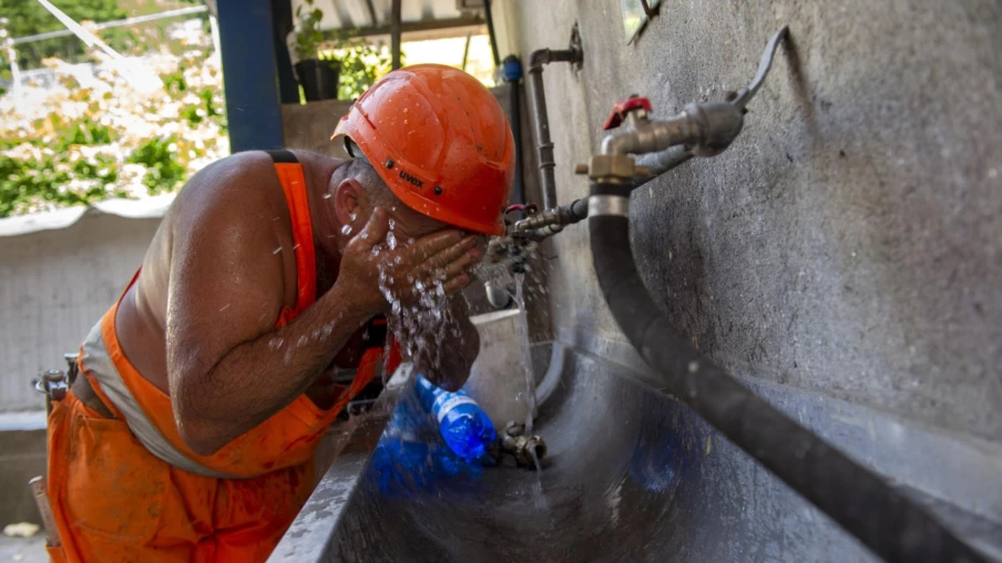 Canicule : chantiers à adapter dans le Jura et vigilance à Neuchâtel