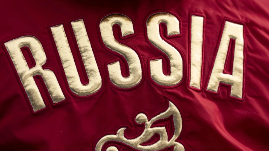 Le CIO réintègre les sportifs russes sans hymne ni drapeau