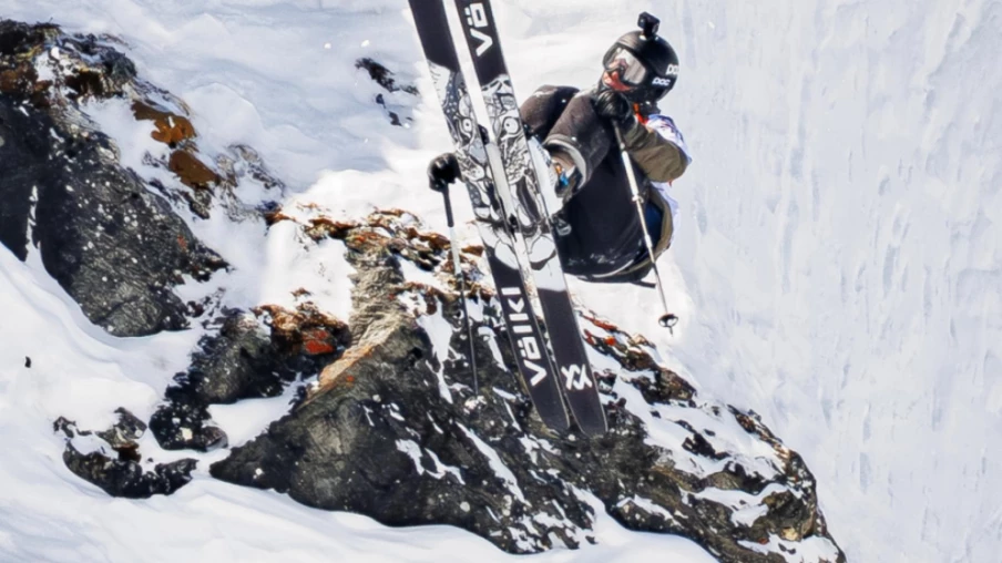 Entrée du freeride et patinage synchronisé, combiné nordique out