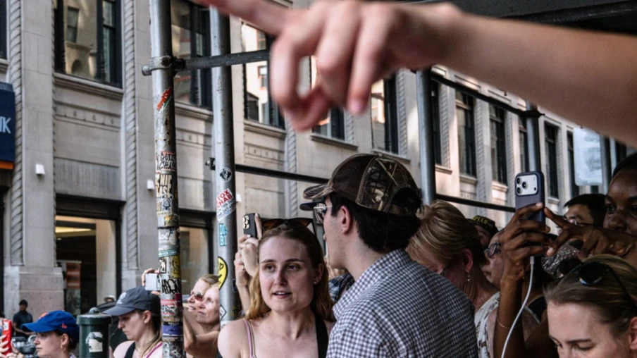 Fans achètent pour 25 dollars des déchets du mariage de Taylor Swift
