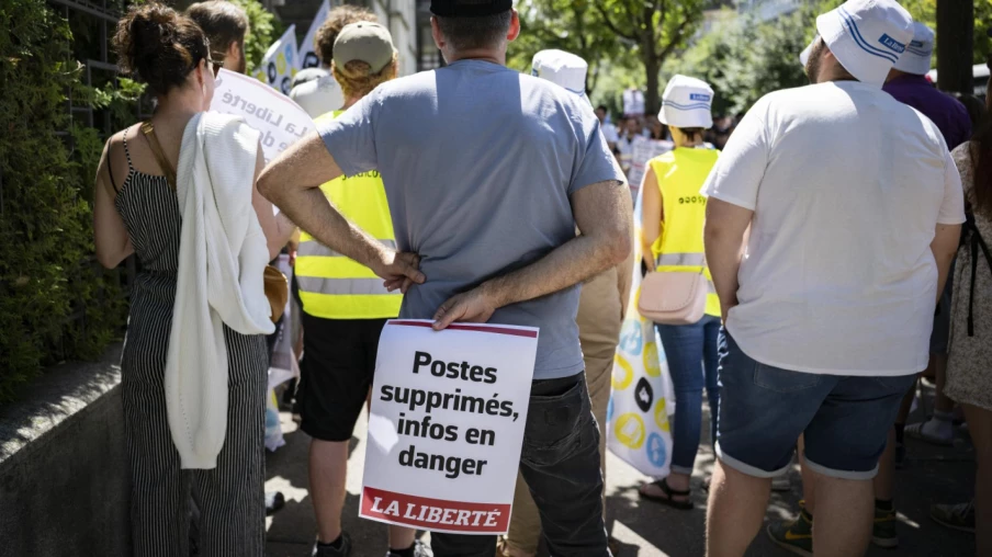 Mobilisation à Fribourg contre les licenciements chez St-Paul Médias