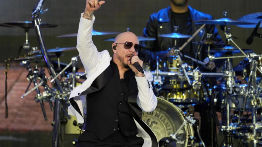 Pitbull bat un record Guinness avec 22 141 faux crânes chauves