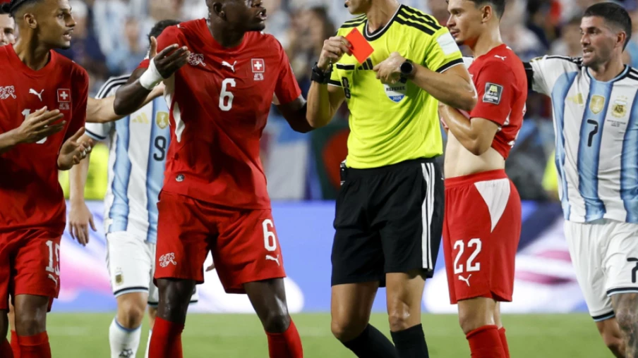 Remo Freuler dénonce l'arbitrage après Suisse-Argentine au Mondial