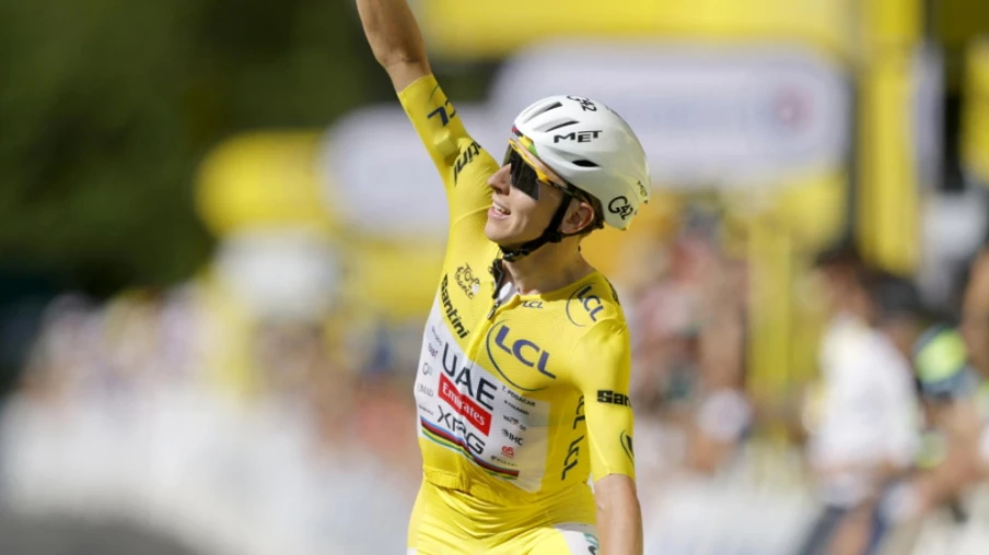 Pogacar s'impose au Lioran et conforte son maillot jaune au Tour