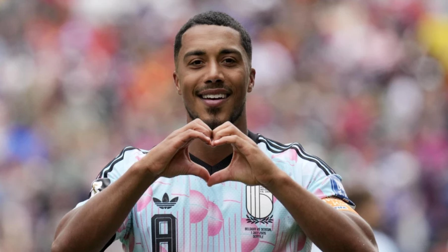 Youri Tielemans signe à Manchester United pour 41 millions d'euros
