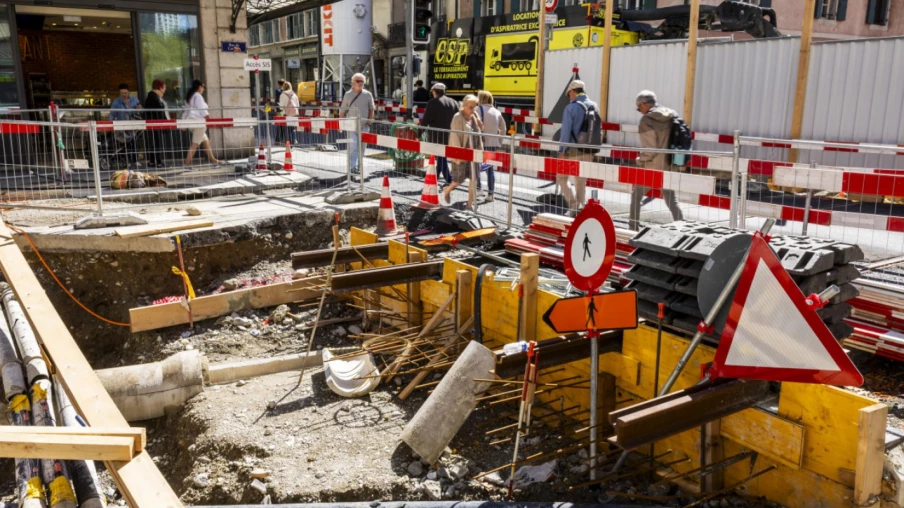 Rue de Carouge à Genève : les commerçants réclament une aide urgente