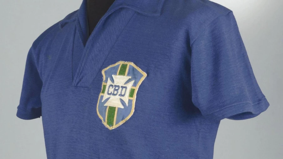 Maillot de Pelé vendu 4,9 millions de dollars aux enchères